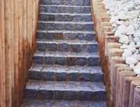 Treppe aus Granit-Gro&szlig;steinen